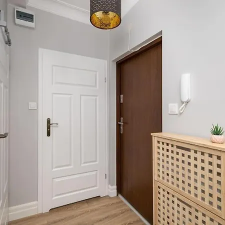 Ecru Elegant & Charming With Bedroom Wwa15 Apartment