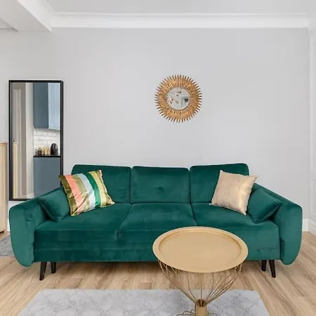 Ecru Elegant & Charming With Bedroom Wwa15 Warsaw